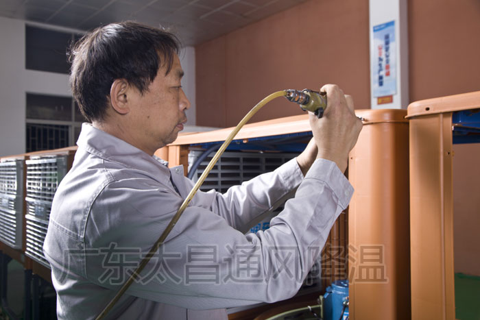 環(huán)?？照{(diào)生產(chǎn)線1.jpg